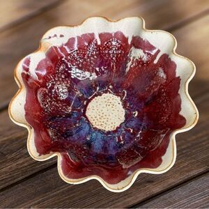 Sturbridge Pottery Handmade Scalloped Edge Colorful Decorative Bowl.